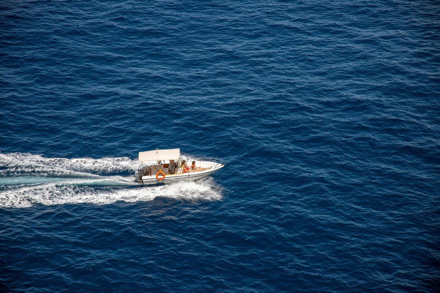 Hausboot mieten ohne Führerschein - so einfach geht's